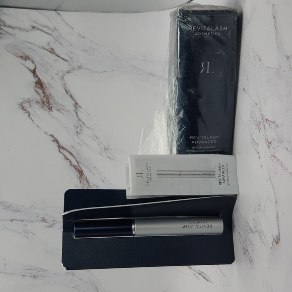NIB RevitaLash Advanced Eyelash Conditioner 2.0 ml damaged box** - Picture 1 of 5